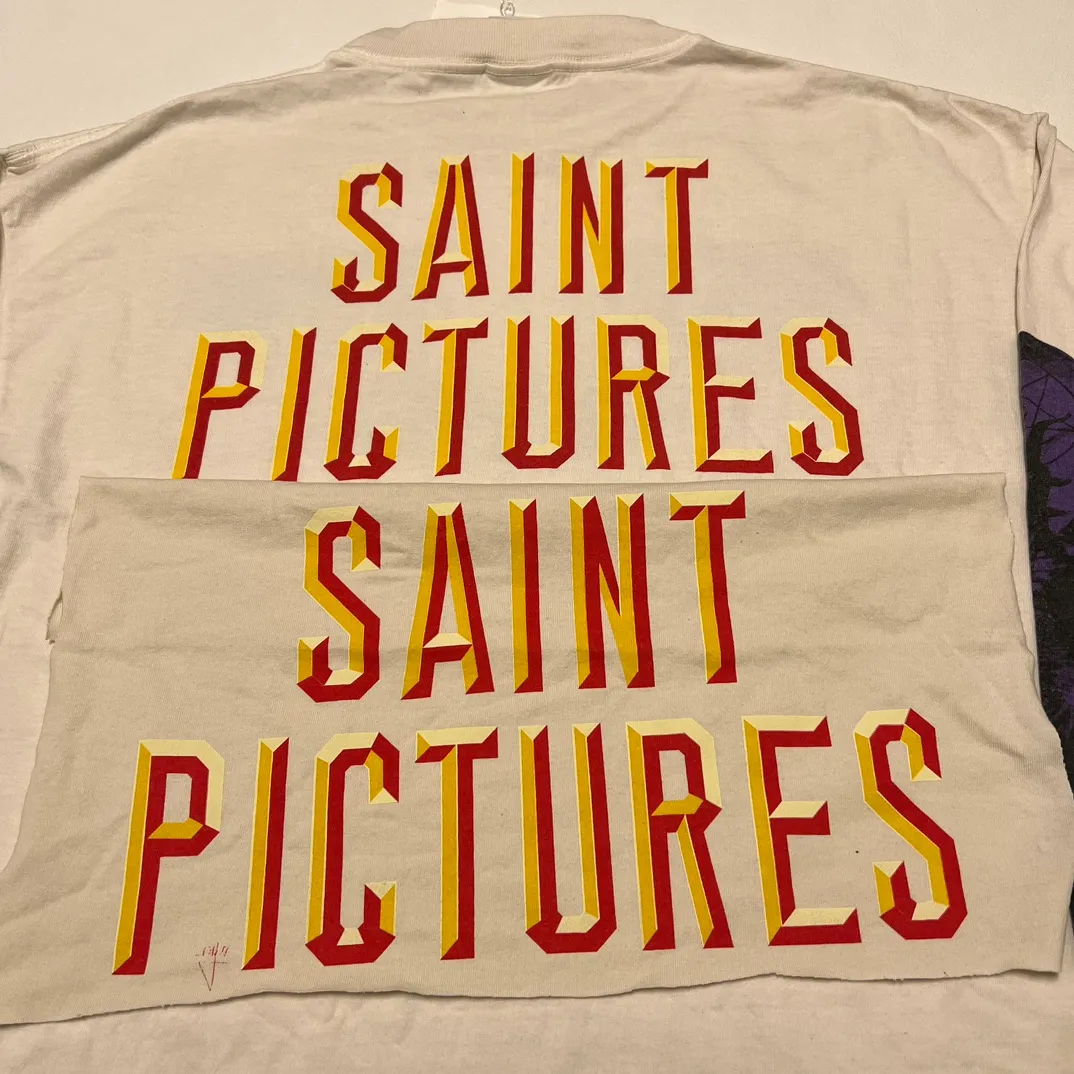 Printing proofing SAINT Mxxxxxx SAINT PICTURES L/S TEE/WHITE Columbia Pictures SAINT Goddess Long Sleeve Off-White S-XL Pays tribute to the Columbia Pictures Title Goddess. Full of fun. Ready-made garments are washed. The texture is soaring. Authentic level printing is restored. Look for cylindrical seamless fabrics. If it is not a cylindrical fabric, it is almost boring.